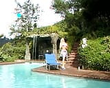 一流的德国熟女在游泳池里被两只怪物鸡巴操 snapshot 1