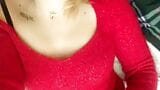 Strip-tease à la maison dans un pull rouge et masturbation avec un orgasme doux snapshot 7