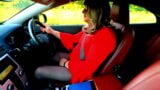 Crossdresser kellycd se masturbando em seu carro dirigindo no campo snapshot 2