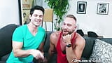 Devin franco bekommt seinen arsch von MUSCLED BRO ohne gummi hart gefickt snapshot 2