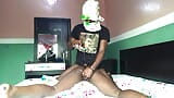 Une adolescente noire se fait doigter la chatte snapshot 6