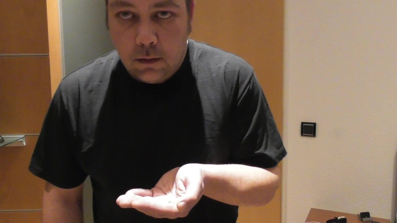 Marc muss sein Sperma schlucken
