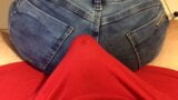 frottando en pantalones cortos de jeans hasta correrse en ropa interior snapshot 11