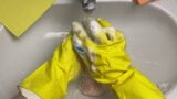 エロい主婦がまんこをディルドで洗う snapshot 13