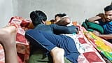 印度同性恋 - 三个年轻的同性恋 - 抱着我的大厨师，给我最好的男朋友口交。 snapshot 1