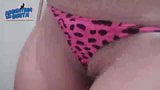 Teen mit engem Arsch im Doggystyle mit Cameltoe-Tanga snapshot 2