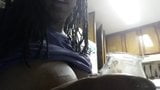 Eboni memerah susu dari buah dada hitam besarnya untuk youtube snapshot 11