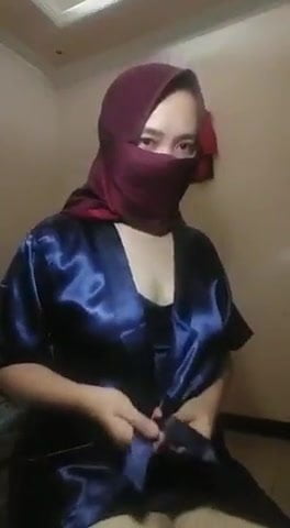 Asiatische Satin-Robe