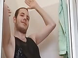 Gergely molnar - กูกำลังอาบน้ำขณะใส่เสื้อกล้าม snapshot 14