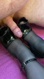 Cumming sobre tacones y medias snapshot 2