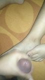 Pancutan mani di kaki isteri saya snapshot 8