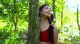 Los amantes tienen sexo al aire libre en el bosque - video completo snapshot 6