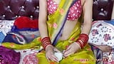 India sexy hace delicioso café con su leche materna fresca para cuñado apretando su leche en una taza (audio hindi) snapshot 18