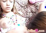 Pequena adolescente Selina lambe buceta gostosa snapshot 10