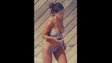 Eiza Gonzalez - piscine en bikini à Honolulu snapshot 2