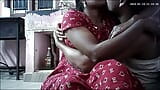 Suri rumah India bercium bibir pantat snapshot 13