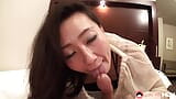 A dona de casa japonesa Sara Yumeka trai o marido em um quarto de hotel sem censura. snapshot 3