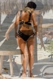 Ashley James - plage de bikini en Espagne snapshot 6