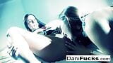 Dani daniels अपनी हॉट बड़े स्तनों वाली दोस्त kendra lust . को चोदती है snapshot 7