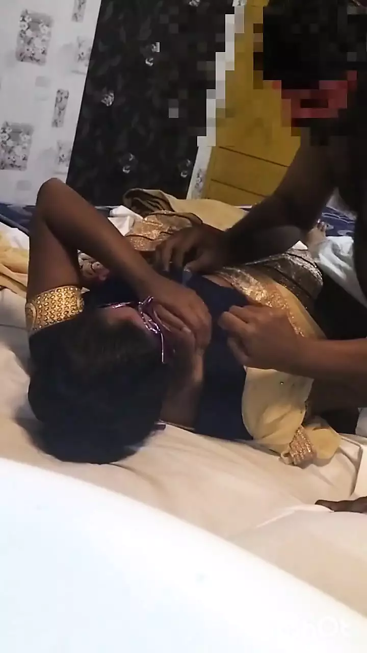 Indian Keral Tamil Couple Honeymoon Watch Full Video: Masked Homemade Porn