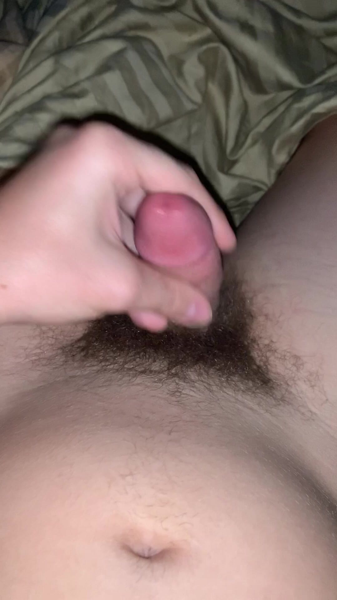 Femboy avec un gode dans le cul, orgasme