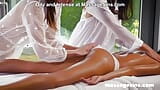 Drie meisjes masseren seks bij massagesins snapshot 8