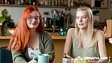 Ersties - Sinnliches lesbisches Dildospiel mit Jolien und Iva snapshot 8