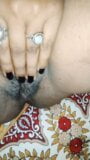 Fingering my desi gf's pussy - cô ấy rất thích nó snapshot 1