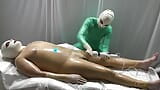 Latex danielle - Il medico esamina il paziente snapshot 2