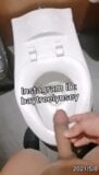 Nehmen Sie den Bus zur Masturbation in die Damentoilette snapshot 3