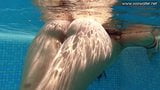 Kleine Titten Latina-Schätzchen Andreina de Luxe unter Wasser snapshot 14