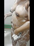 नहाती देसी सेक्सी लड़की का गुप्त वीडियो लीक। बड़े स्तन और बड़ी गांड वाली लड़की नहाते हुए वीडियो snapshot 10
