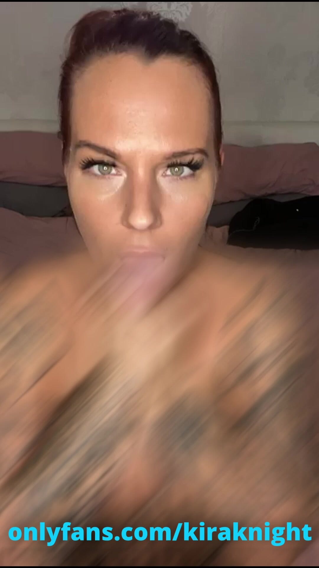Instagram Model Kira Knight spielt mit großen Brüsten!