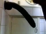 Wtf .... sie nimmt den kompletten Dildo snapshot 1