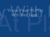 Rosie Pearl brinca com seus brinquedos snapshot 1