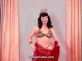 Sensitive Belly Dance of a Hot Pornstar (1950s Vintage) snapshot 8