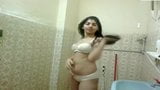 Awek super seksi dan comel Mahida Khan berbogel 4 snapshot 1