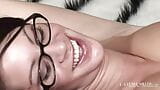Ciemnowłosa piękność Talia Shepard bawi się swoim krągłym ciałem! snapshot 12