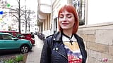 CERCETAȘĂ GERMANĂ - adolescentă roșcată nebună slabă Dolly Dyson este futută dur snapshot 5