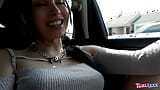 TGIRLS xXX - glut-fiera wird von fremden im taxi gefickt snapshot 3