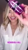 Mollie King eigengemaakte video die haarproduct promoot snapshot 5