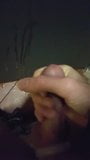 Pancutan mani di bilik air awam pada tengah malam snapshot 10