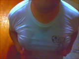 Gran trasero y moobs en camiseta mojada snapshot 2