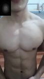 Beau bodybuilder chinois avec une grosse bite snapshot 8