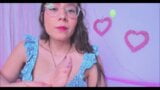 Latina leckt ihre Nylonfüße in hellbrauner Strumpfhose snapshot 7