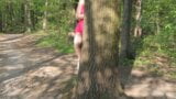 Una perra con un vestido rojo me seduce en el bosque. snapshot 1