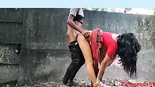 स्थानीय गांव की पत्नी ने जंगल में ...