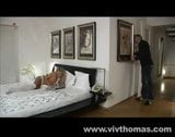 Man neukt vriend van baas dochter op bed van baas snapshot 1