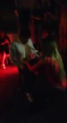 Anelhi Arias Barahona sexy show en discoteca