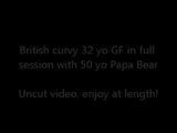 Teman wanita British 32 tahun dalam sesi uncut dengan papa beruang 50 tahun... snapshot 1